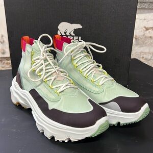 NIB waterproof Sorel Kinetic Breakthru Venture Mid Watwrproof boot NWT